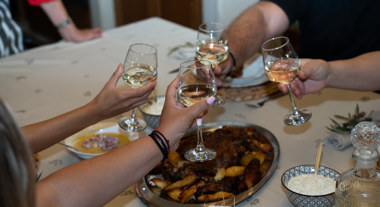 Kochen und speisen Sie gemeinsam mit einem Einheimischen in einem traditionellen kretischen Haus