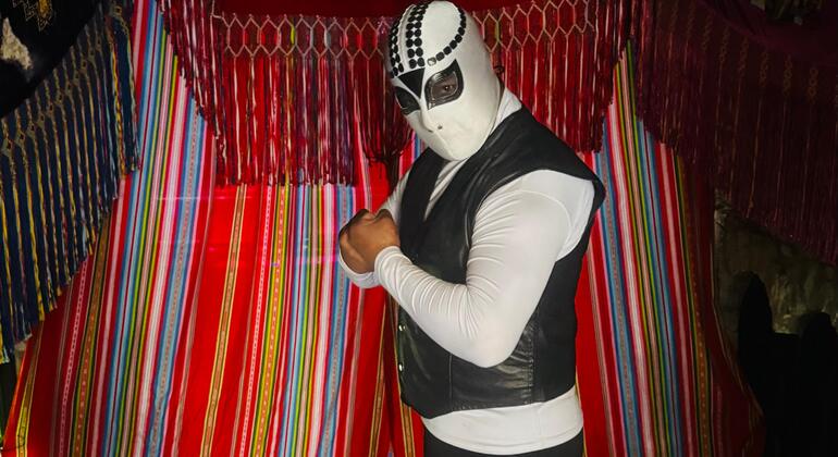 Espectáculo de lucha libre de las cholitas y visita a la galería de arte