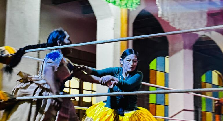 Espectáculo de lucha libre de las cholitas y visita a la galería de arte