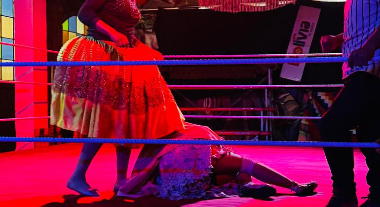 Espectáculo de lucha libre de las cholitas y visita a la galería de arte