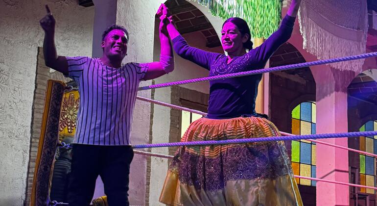 Espectáculo de lucha libre de las cholitas y visita a la galería de arte