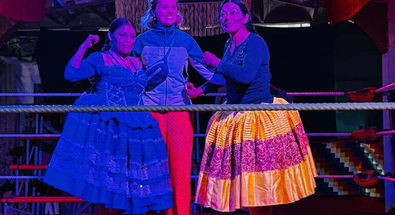 Espectáculo de lucha libre de las cholitas y visita a la galería de arte