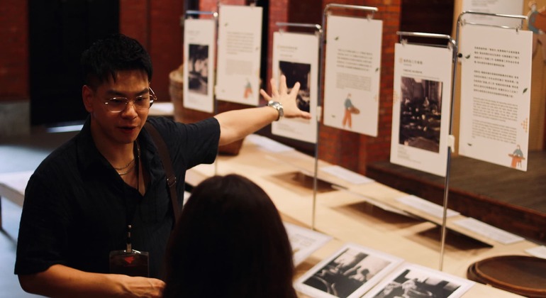 Taiwanese Tea Ceremony Workshop & Tea Tasting Experience with Qipao