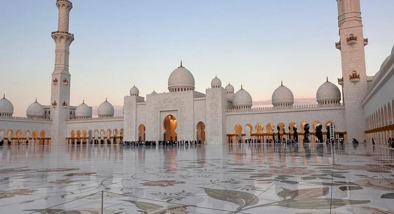 Par groupe : visite privée d'Abu Dhabi avec chauffeur professionnel