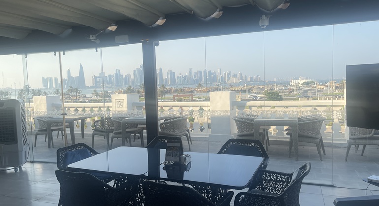 Traditionelle arabische kulinarische Tour mit Blick auf die Skyline im Souq Waqif in Doha