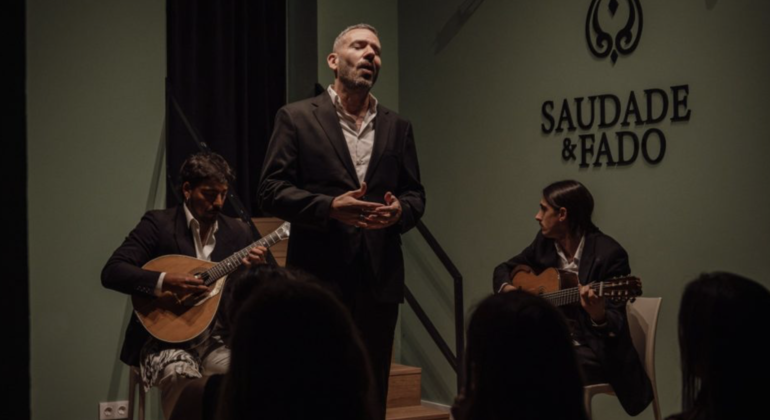 Fado-Nachtführung: Live-Musik &amp; ein Glas Wein