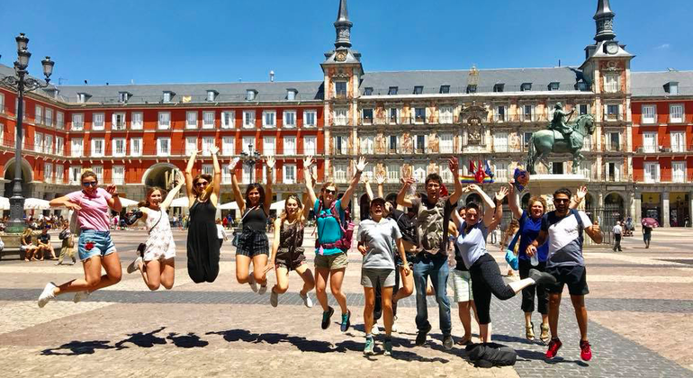 Madrid Walking Tour: Drink & Pintxo