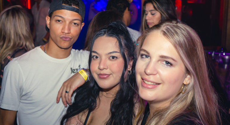 Leidseplein Pub Crawl and Nightlife Tour
