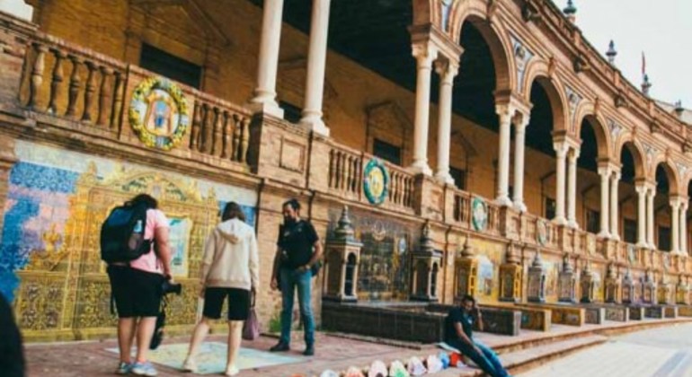 Seville Walking Tour: Queens, Nuns, Witches & More