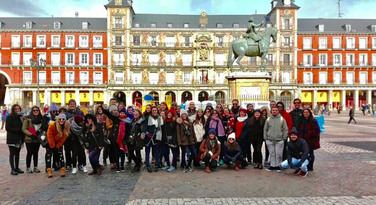 Madrid Essential Walking Tour with Drink & Pintxo