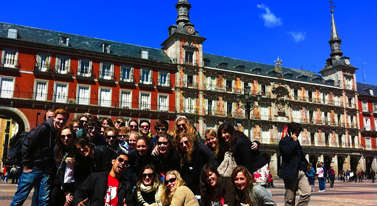 Madrid Essential Walking Tour with Drink & Pintxo