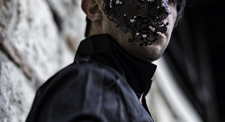 Bloody Tales from within the Castle Walls - Night Walking Tour