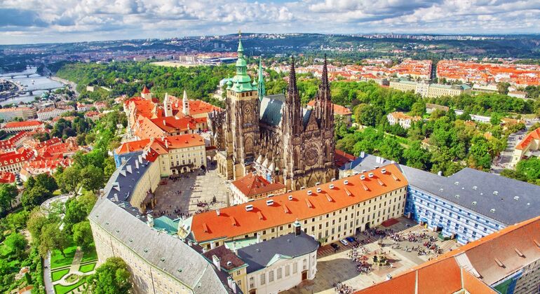 Best of Prague Tour: Castle Area, Bus & River Cruise