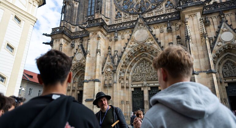 Best of Prague Tour: Castle Area, Bus & River Cruise