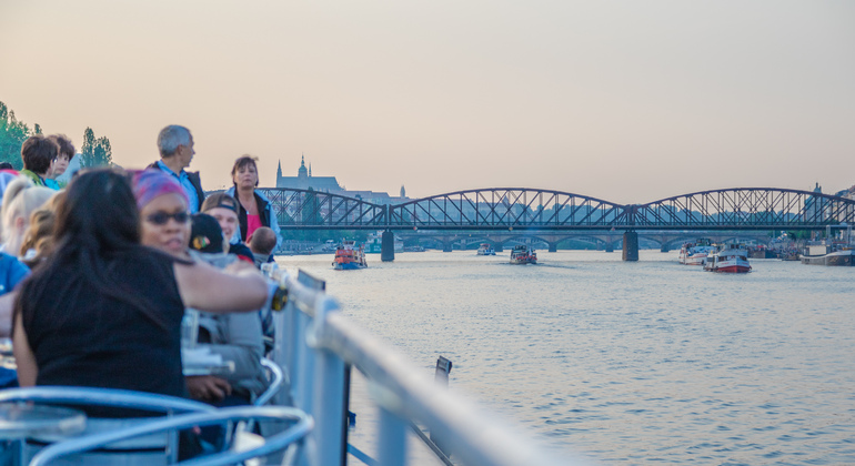 Best of Prague Tour: Castle Area, Bus & River Cruise