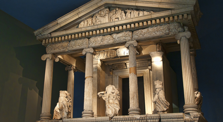 Tour of the British Museum in London