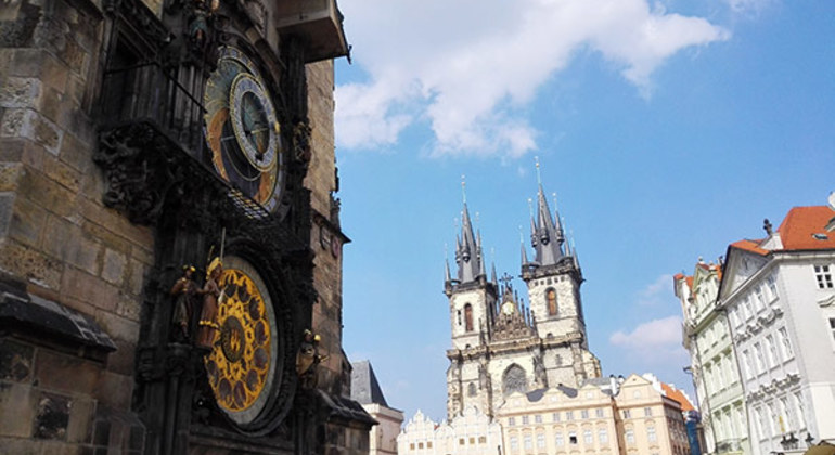 Prague Old Town Tour with a Relaxing Boat Ride & Snack