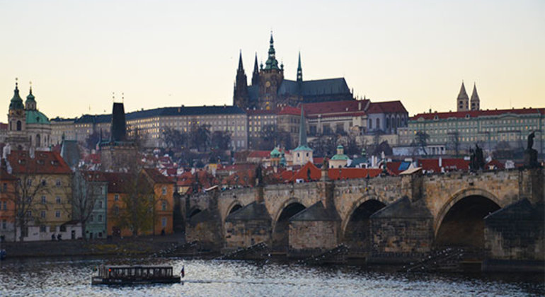 Prague Old Town Tour with a Relaxing Boat Ride & Snack