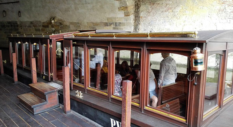 Prague Old Town Tour with a Relaxing Boat Ride & Snack