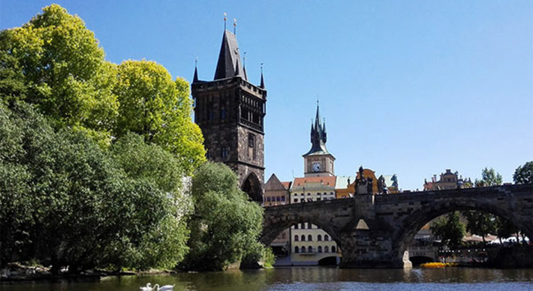 Prague Old Town Tour with a Relaxing Boat Ride & Snack