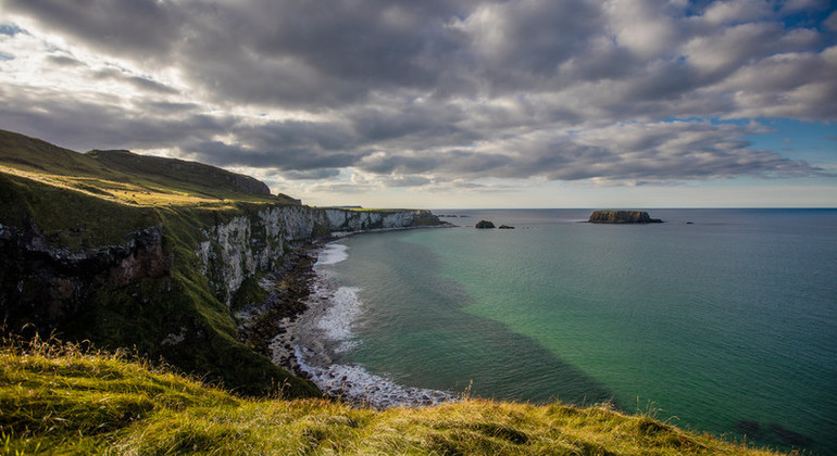 From Dublin : Giants Causeway, Dunluce Castle, Dark Hedges & Belfast