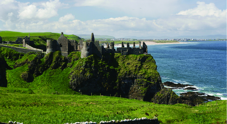 From Dublin : Giants Causeway, Dunluce Castle, Dark Hedges & Belfast