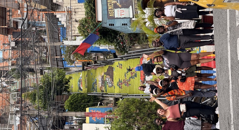 Tour Comuna Trece by Real Local Guides