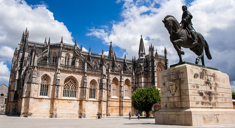Fatima, Nazare, Batalha & Óbidos Day Trip from Lisbon