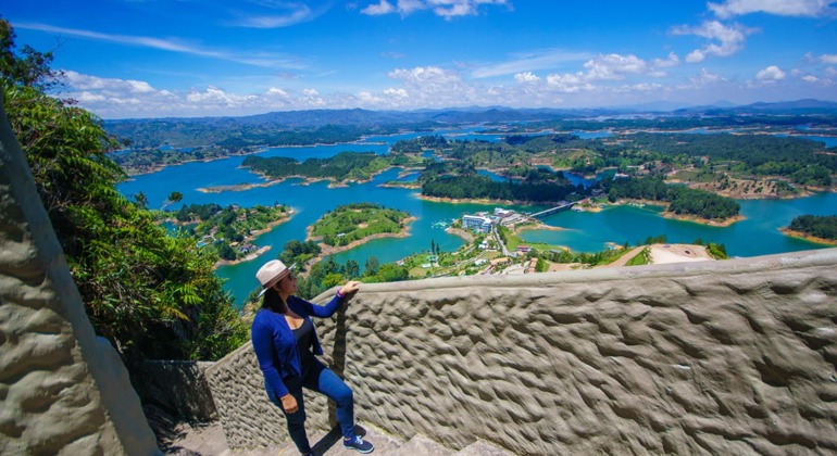 Medellin Tour: Guatape, La Piedra & Lunch