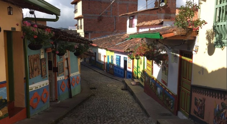 Medellin Tour: Guatape, La Piedra & Lunch