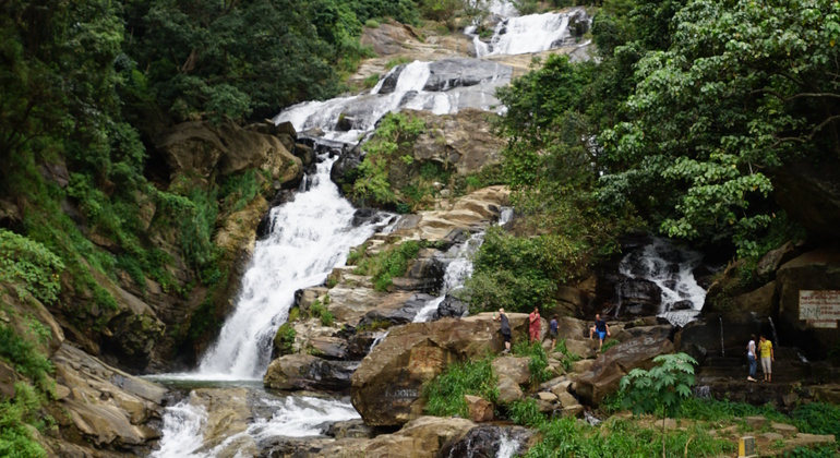 Ravana Wasserfall & Ravana Höhle Radtour