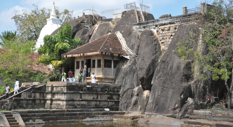 Tour en bicicleta por la ciudad antigua de Anuradhapura
