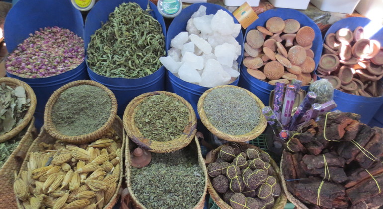 Marrakech Souks Shopping Tour: Hidden Treasures of the Medina