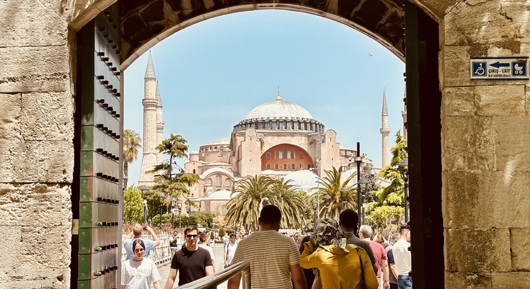 Best of Istanbul: Basilica Cistern, Blue Mosque, Grand Bazaar