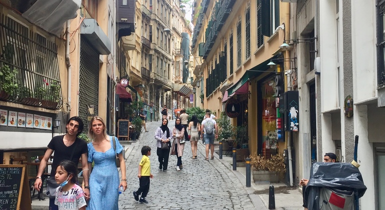 Istanbul Modern City Walking: Taksim To Galata With Secret Passages