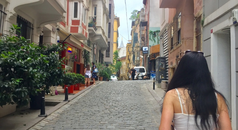 Istanbul Modern City Walking: Taksim To Galata With Secret Passages