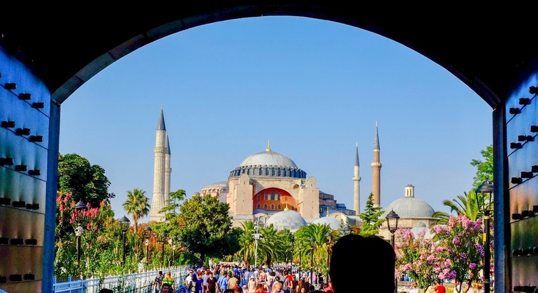 Topkapı Palace with Harem & Blue Mosque Guided Tour
