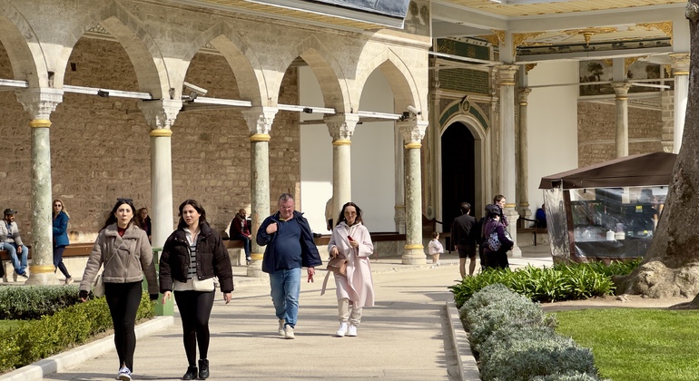 Topkapı Palace with Harem & Blue Mosque Guided Tour