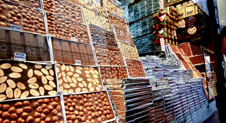Istanbul Culinary Tour: Local Tavern & Gourmet Street Foods
