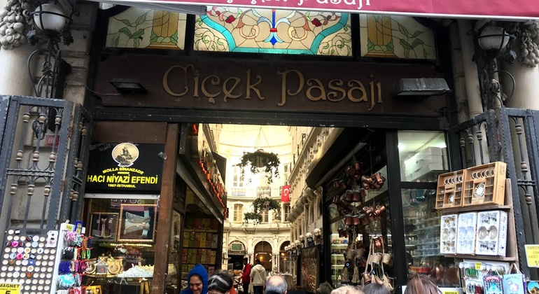 Istanbul Culinary Tour: Local Tavern & Gourmet Street Foods