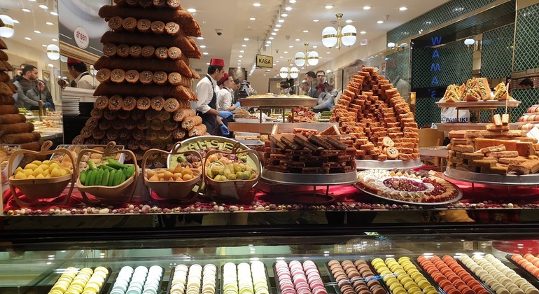 Istanbul Culinary Tour: Local Tavern & Gourmet Street Foods