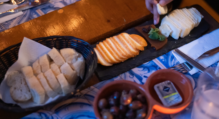 Fado-Musikerlebnis-Tour mit portugiesischem Wein und Appetithäppchen