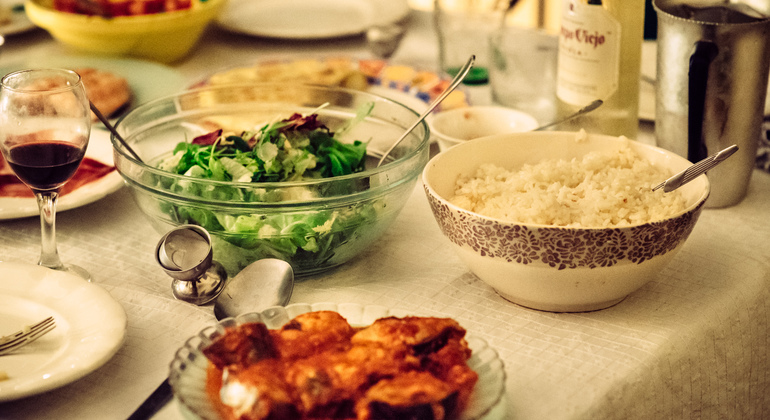 Eat at Home: Dinner Experience with a Local in Seville