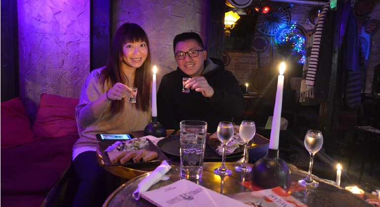 Visite privée de la nuit de la vodka à Varsovie en Fiat rétro