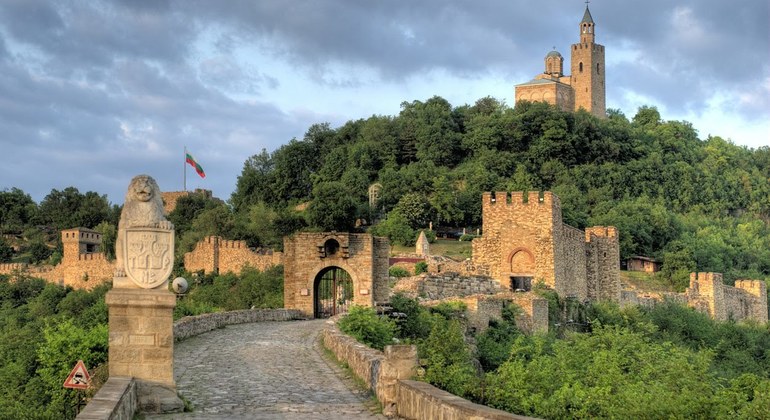 Tour to Veliko Tarnovo and Hotnitsa Waterfall