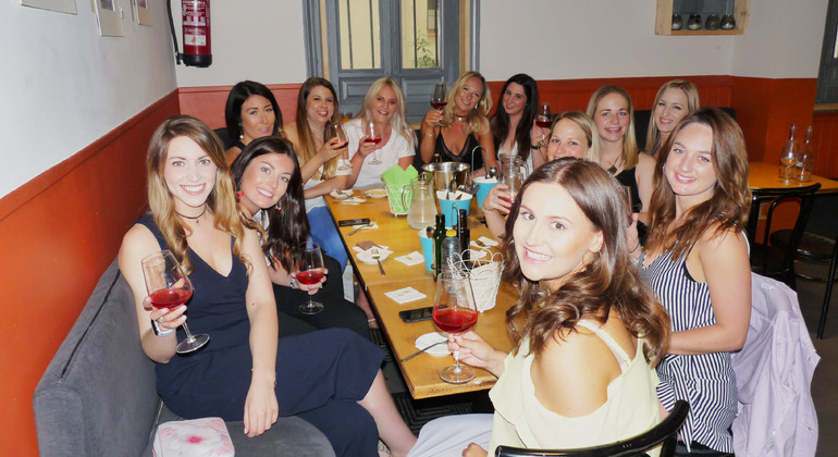 Madrid Wine Tasting & Flamenco Master Class + Pub Crawl Tour