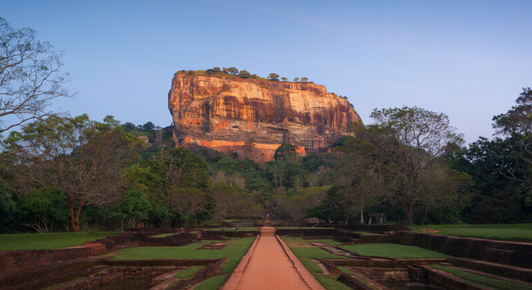 Excursión Privada a la Roca de Sigiriya y al Templo de la Cueva de Dambulla desde Kandy