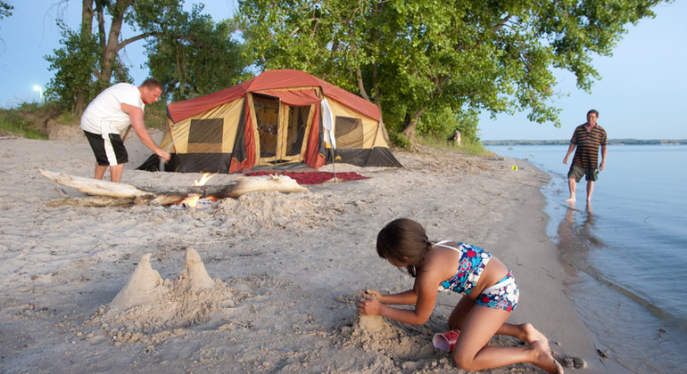 Noche de Campamento y Surf en Elephant Rock