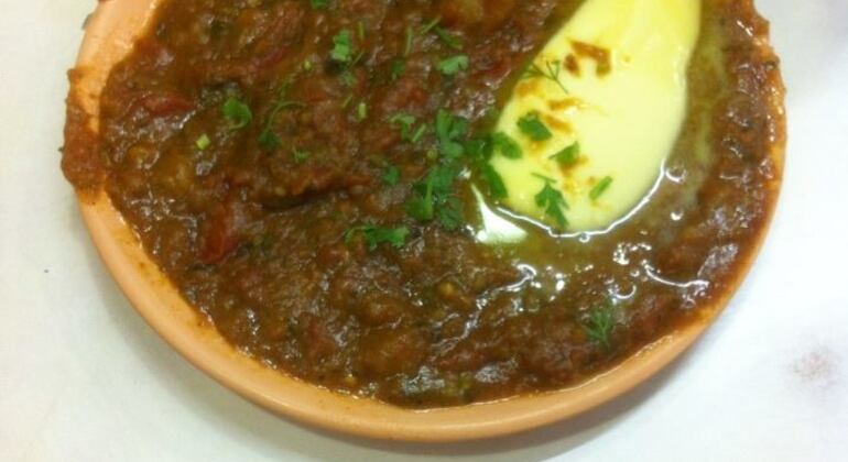 Mumbai Food Tasting Tour with Local Guide