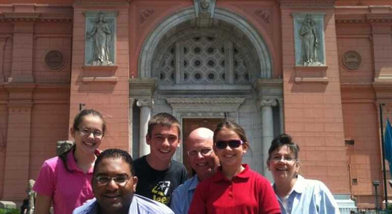 Day Trip to Giza Pyramids and Museum